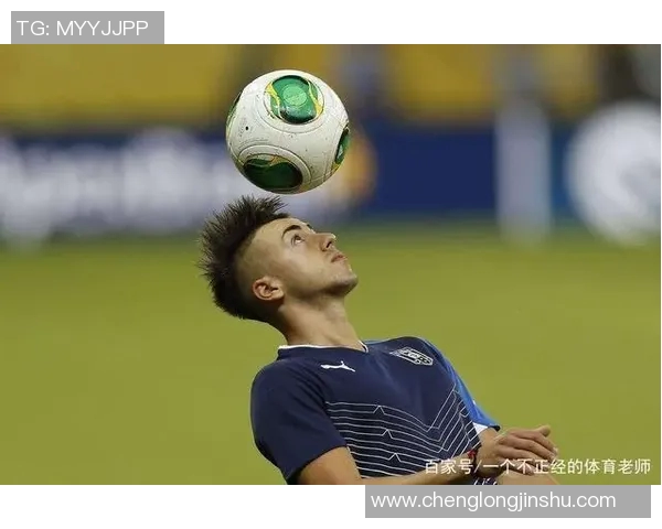 足球明星颠球技巧展示精彩瞬间图集带你领略球场魅力与风采