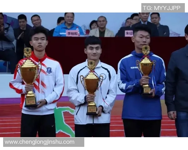 80后足球明星同框合影回忆青春岁月展现激情与梦想的精彩瞬间